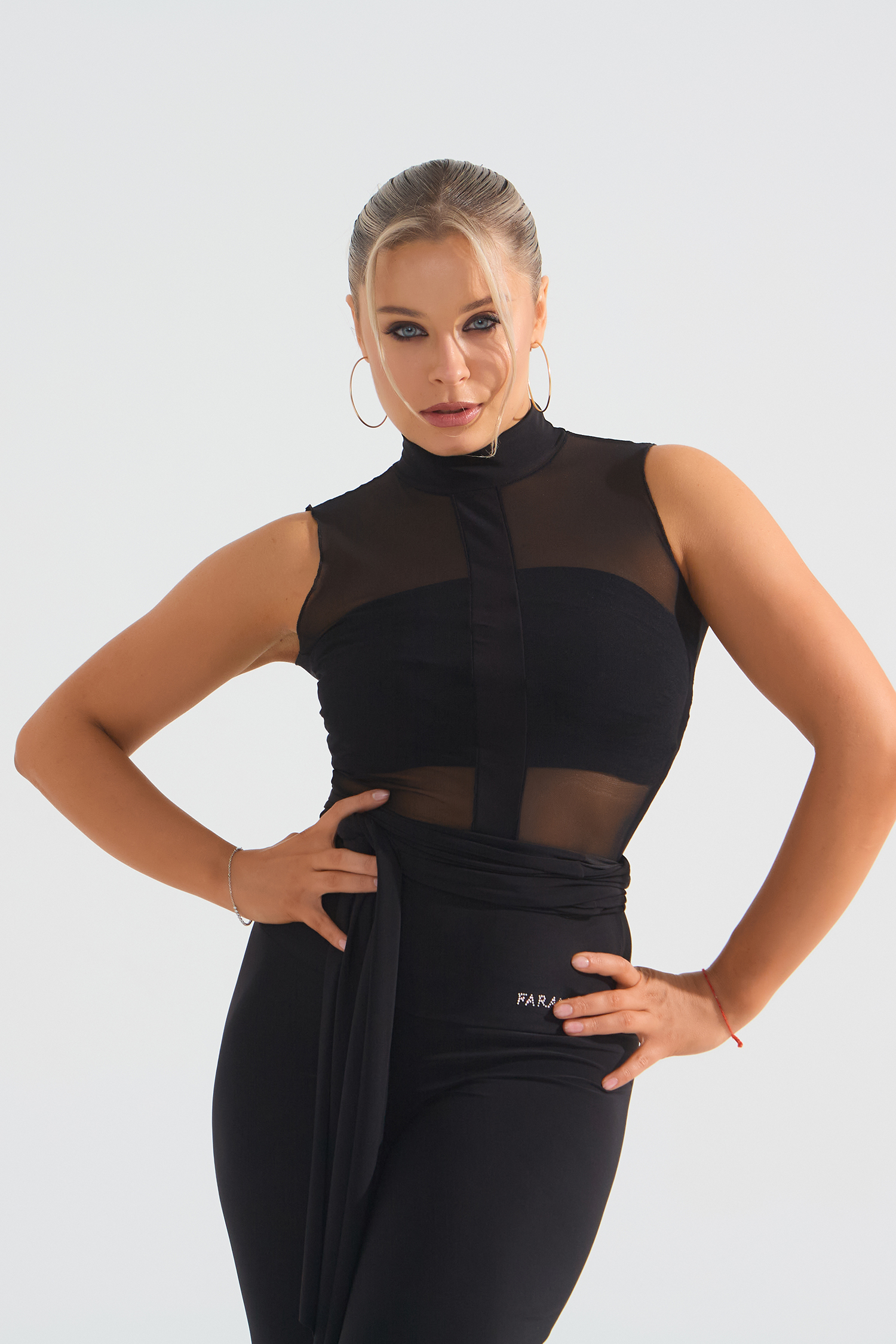 Блузка с полоской и стойкой