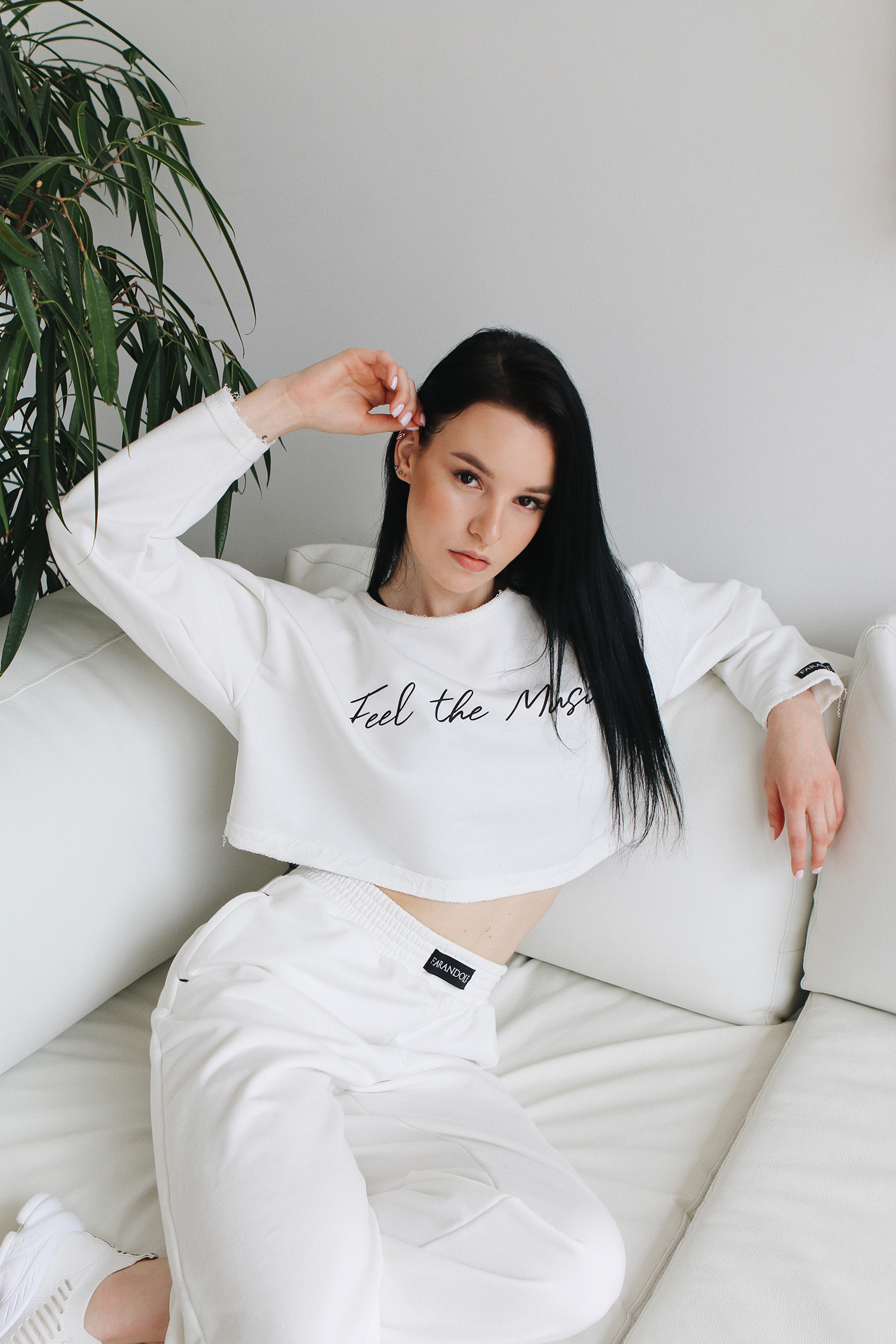 Свитшот укороченный "Feel the Music"