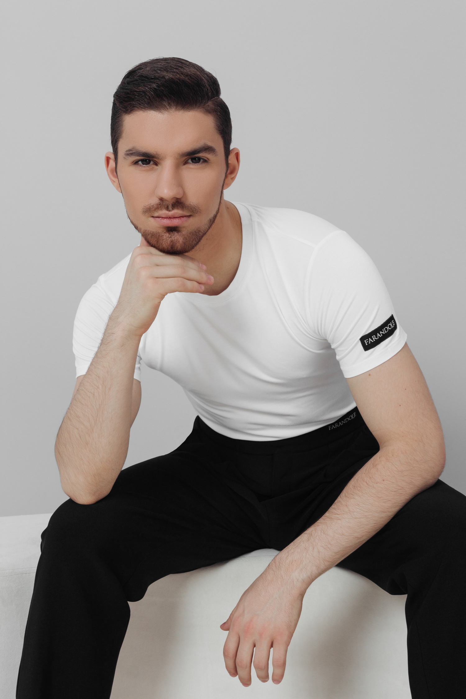 Футболка облегающего силуэта  с круглым вырезом