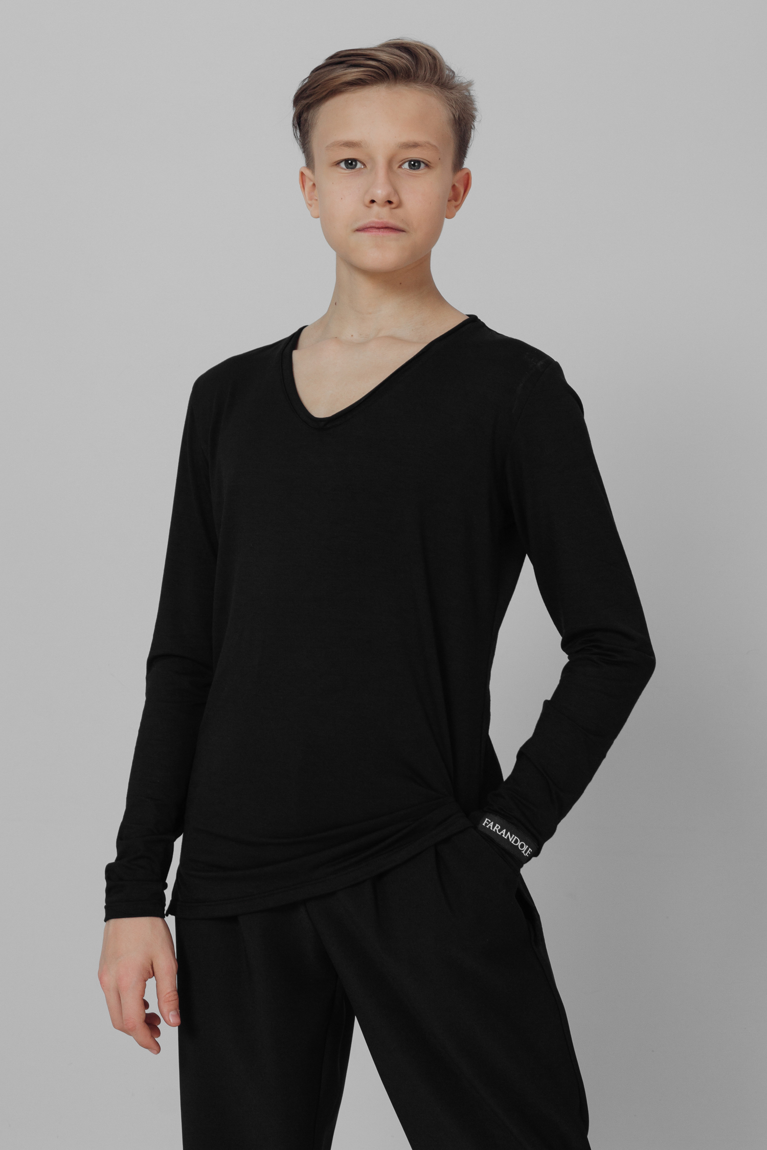 Лонгслив с глубоким вырезом