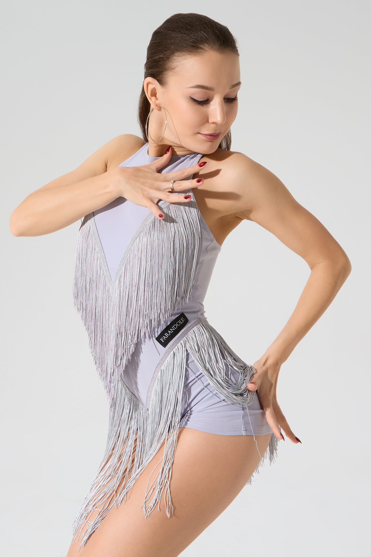 Платье с бахромой по диагонали и шортами (серый)