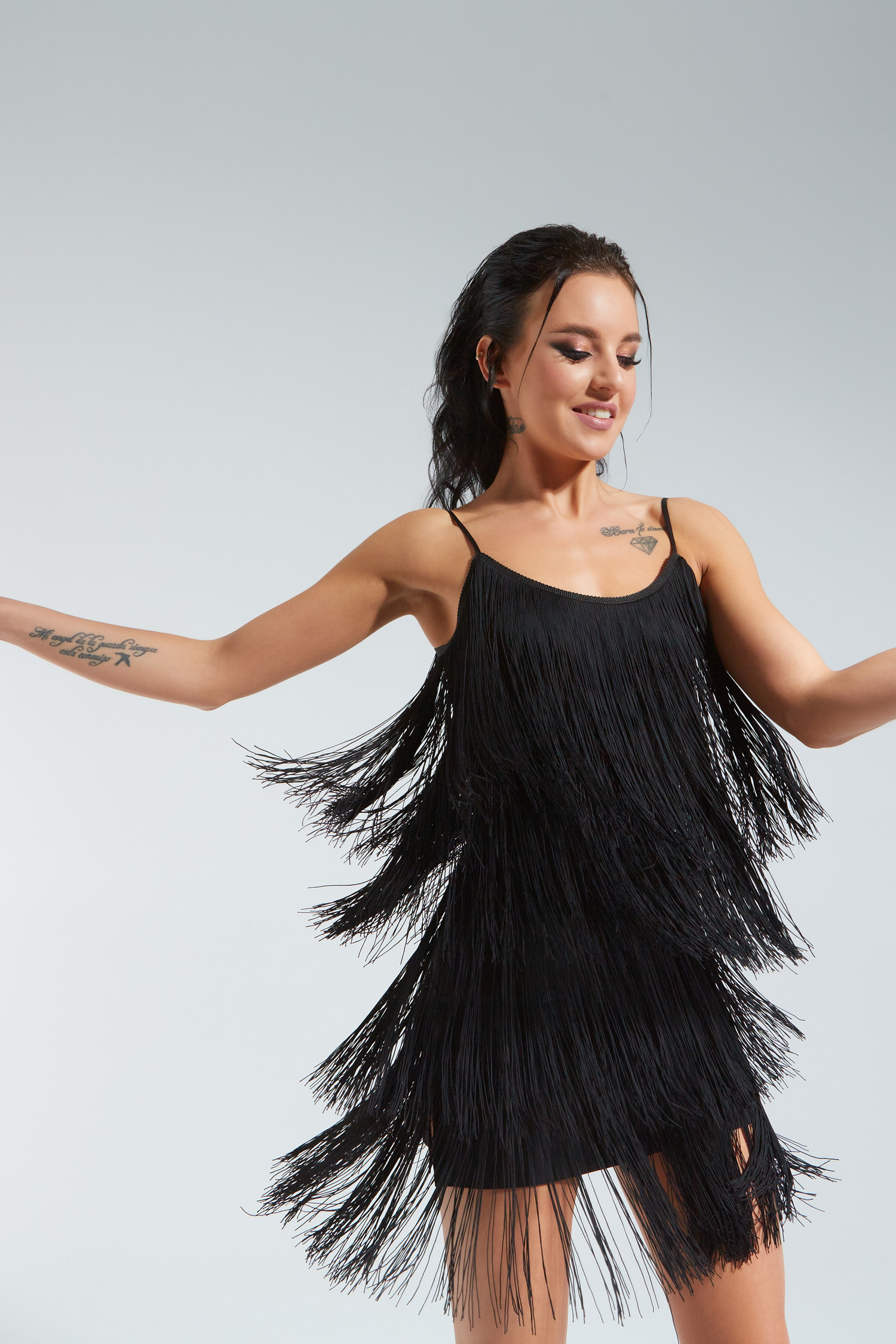 Платье мини с бахромой 30 см (черный)