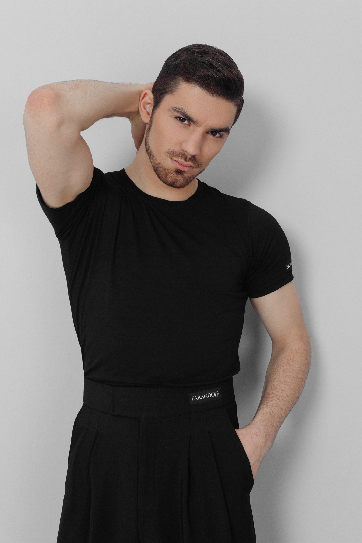 Футболка облегающего силуэта  с круглым вырезом