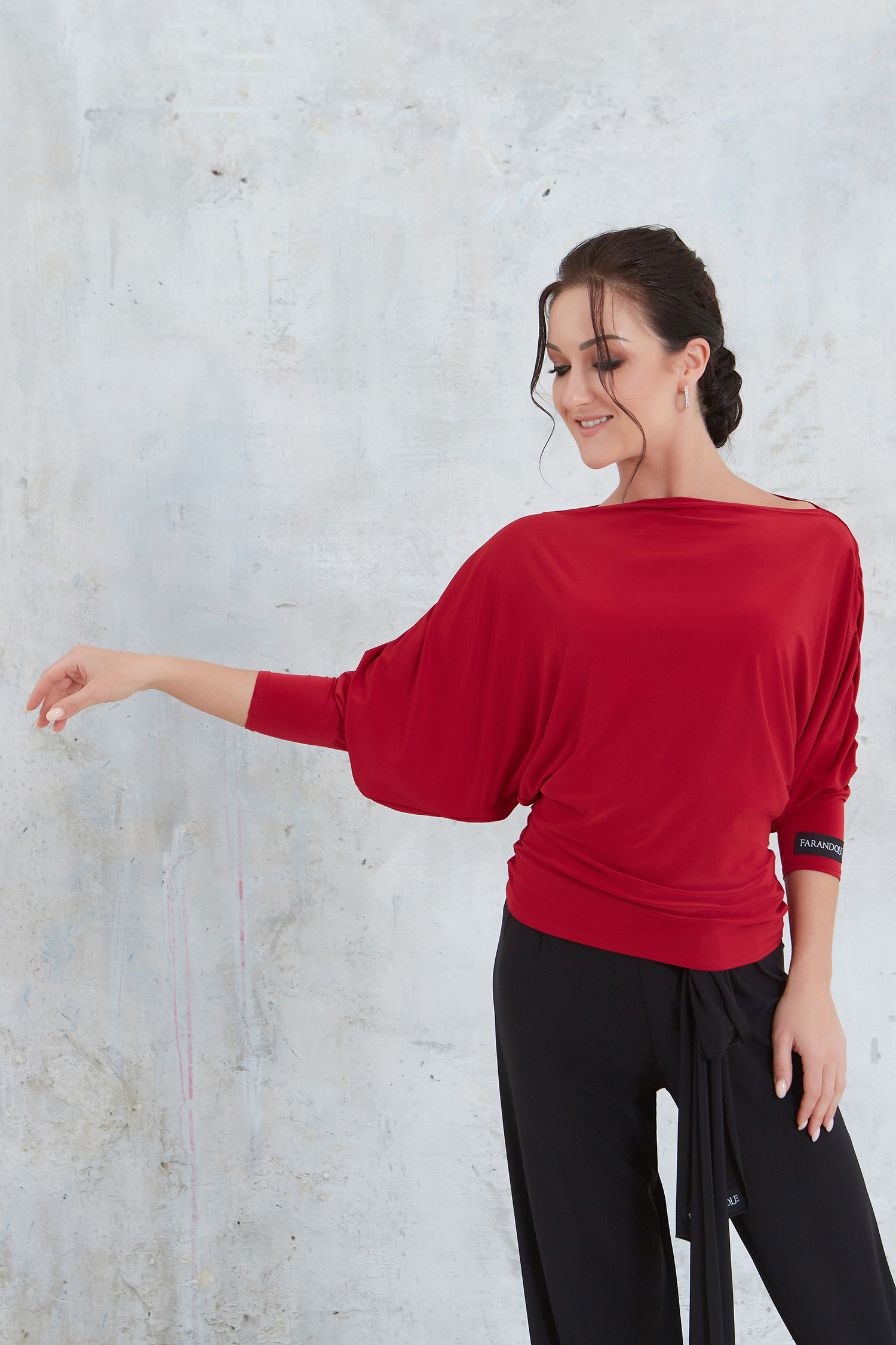 Блузка летучая мышь со сборкой на рукавах (бордо)