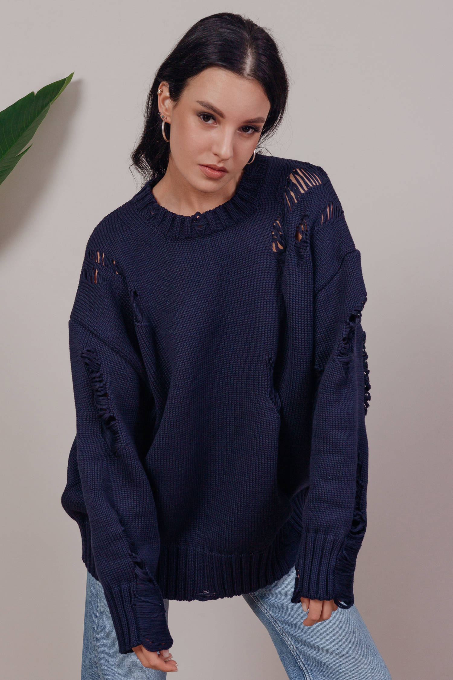 Джемпер с дырами и протяжками (темно-синий)