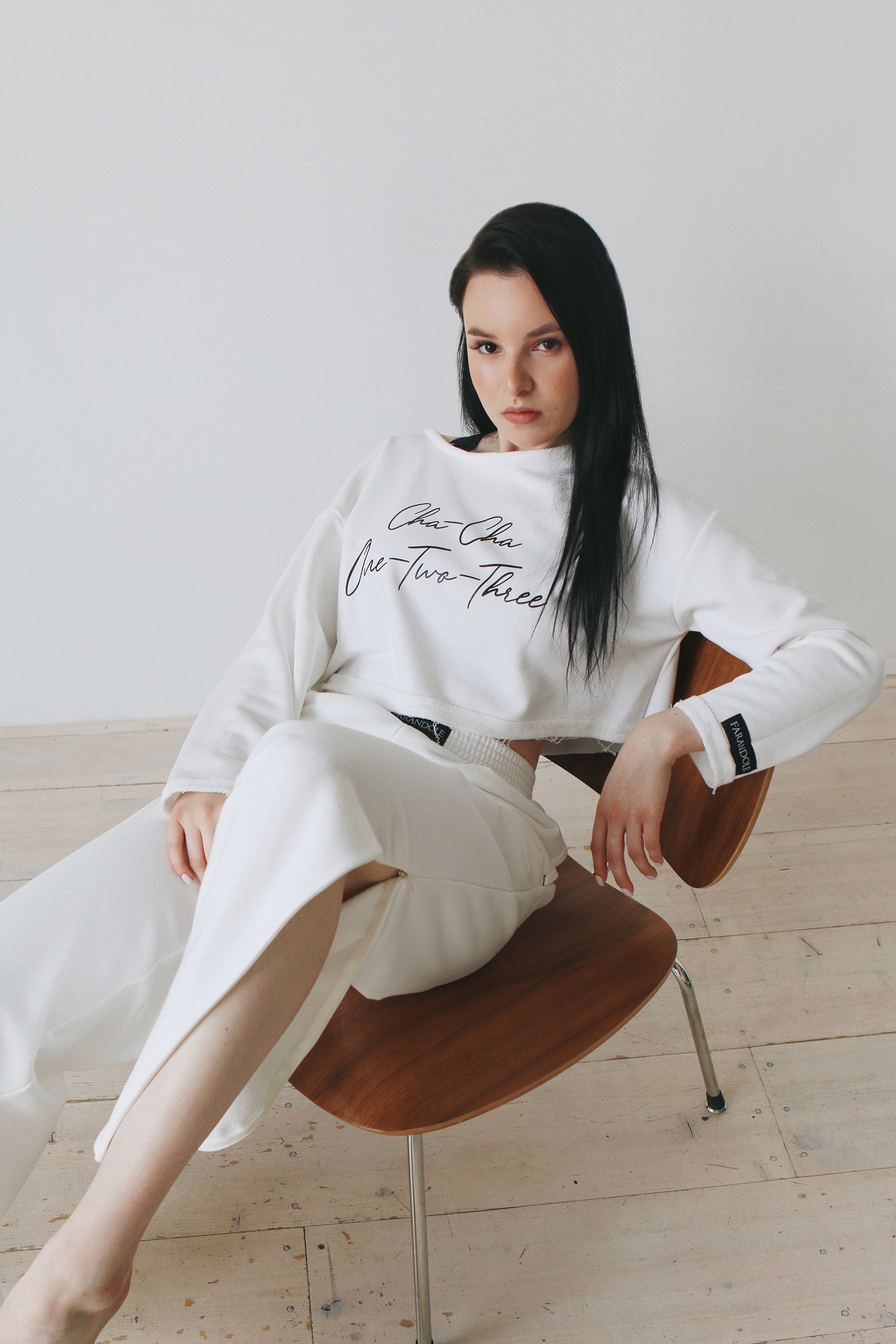 Свитшот укороченный "Cha-Cha One-Two-Three"