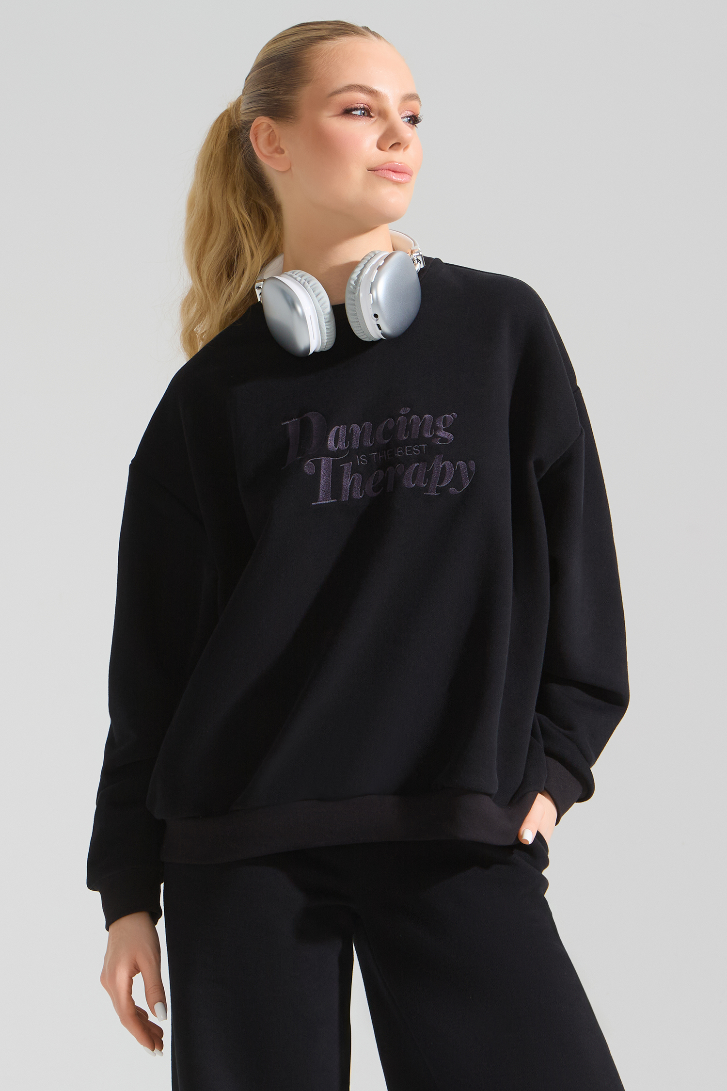 Свитшот длинный "Dancing is the best Therapy" (черный)