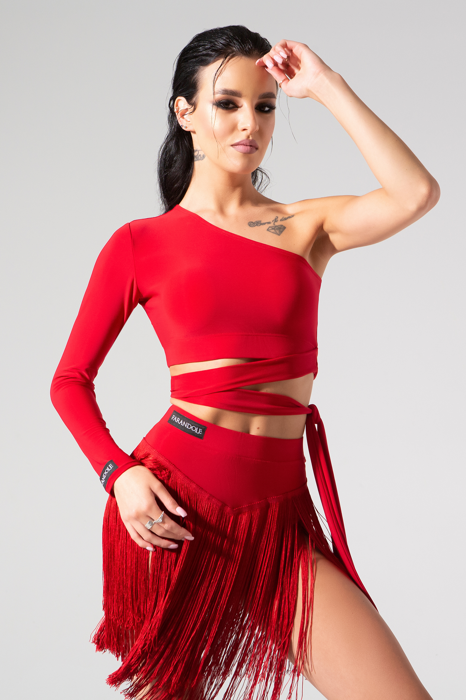 Кроп-топ с одним рукавом и завязками (красный)