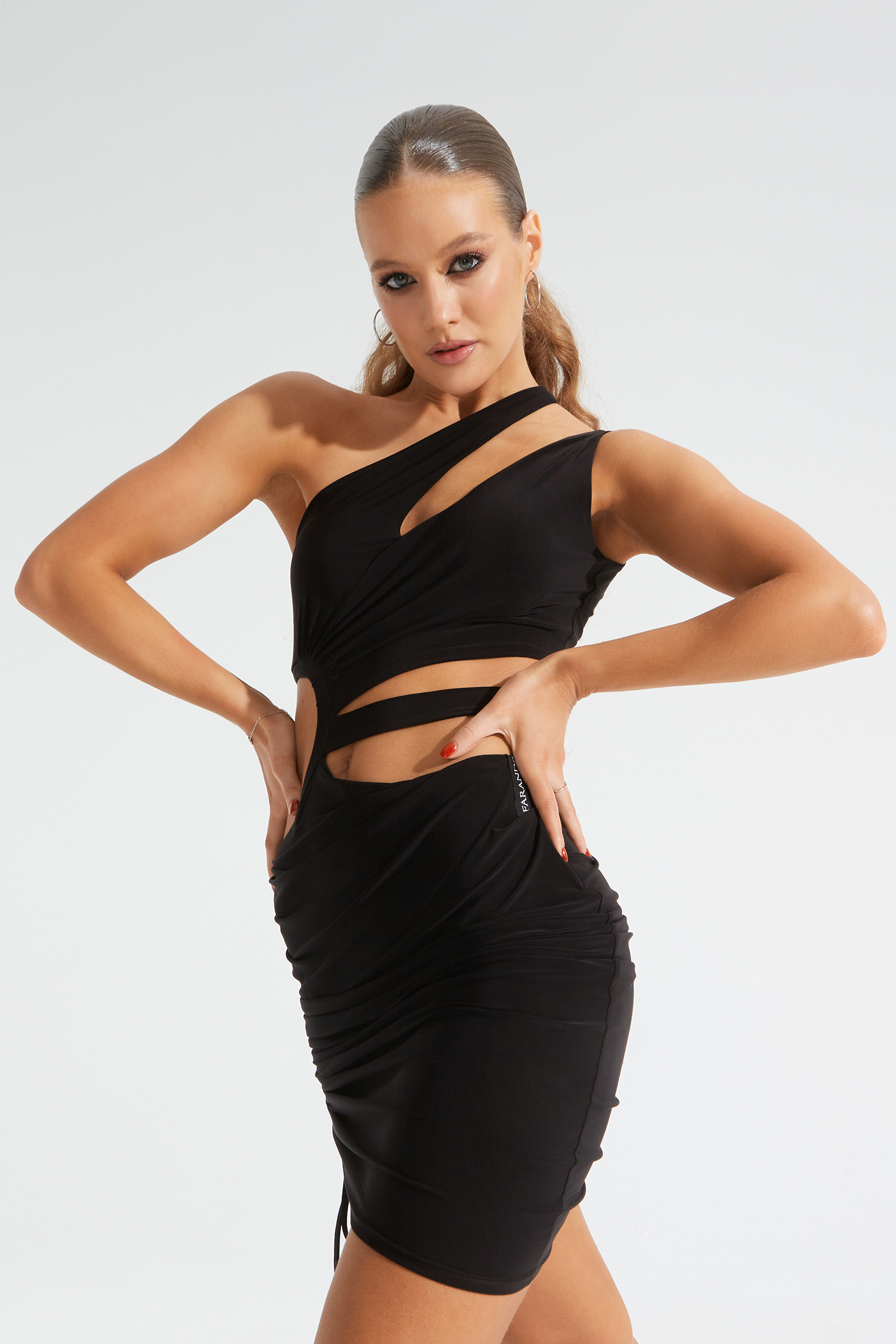 Платье мини на одно плечо с кулиской (черный) 501F