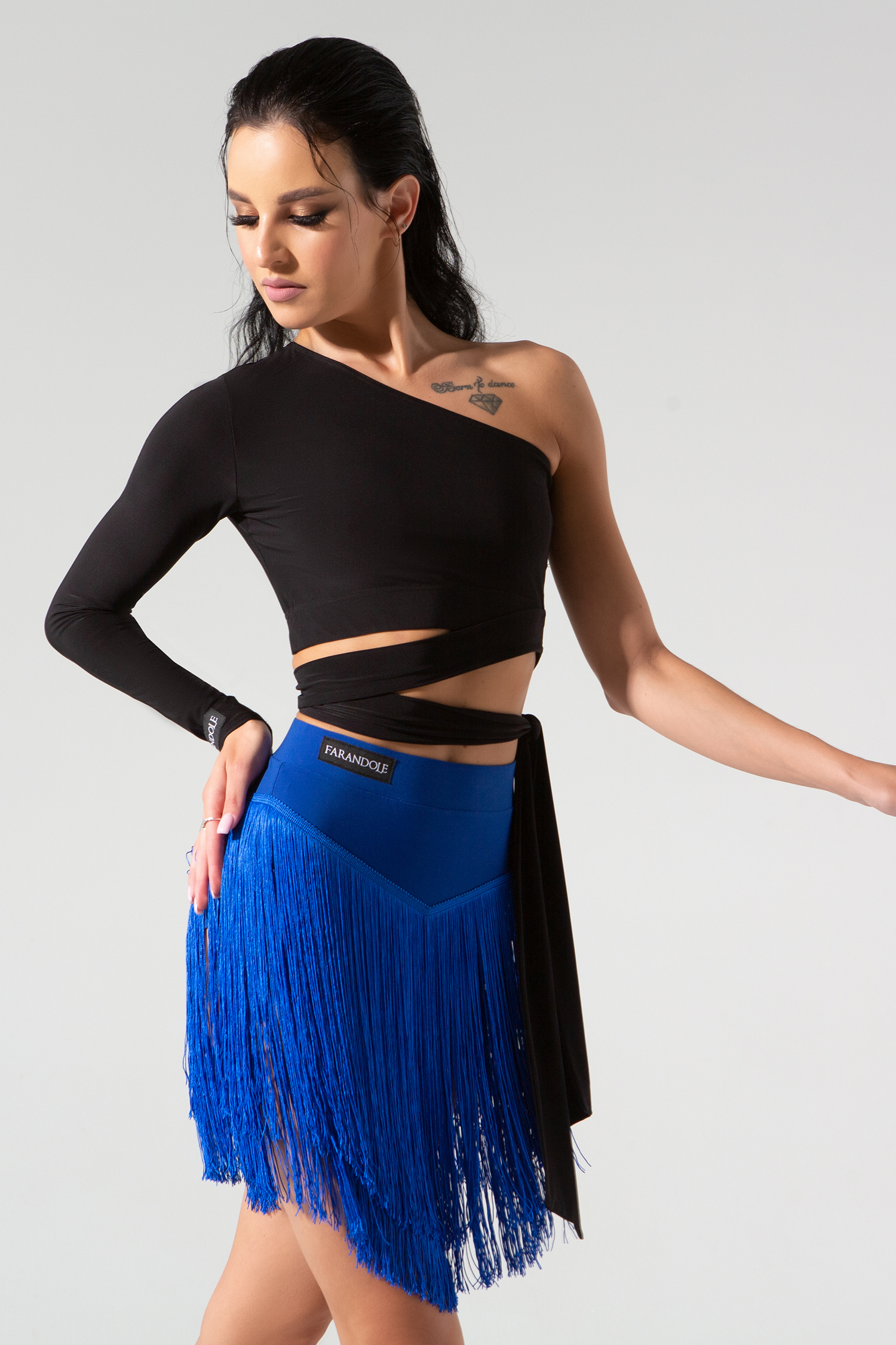 Кроп-топ с одним рукавом и завязками (черный)