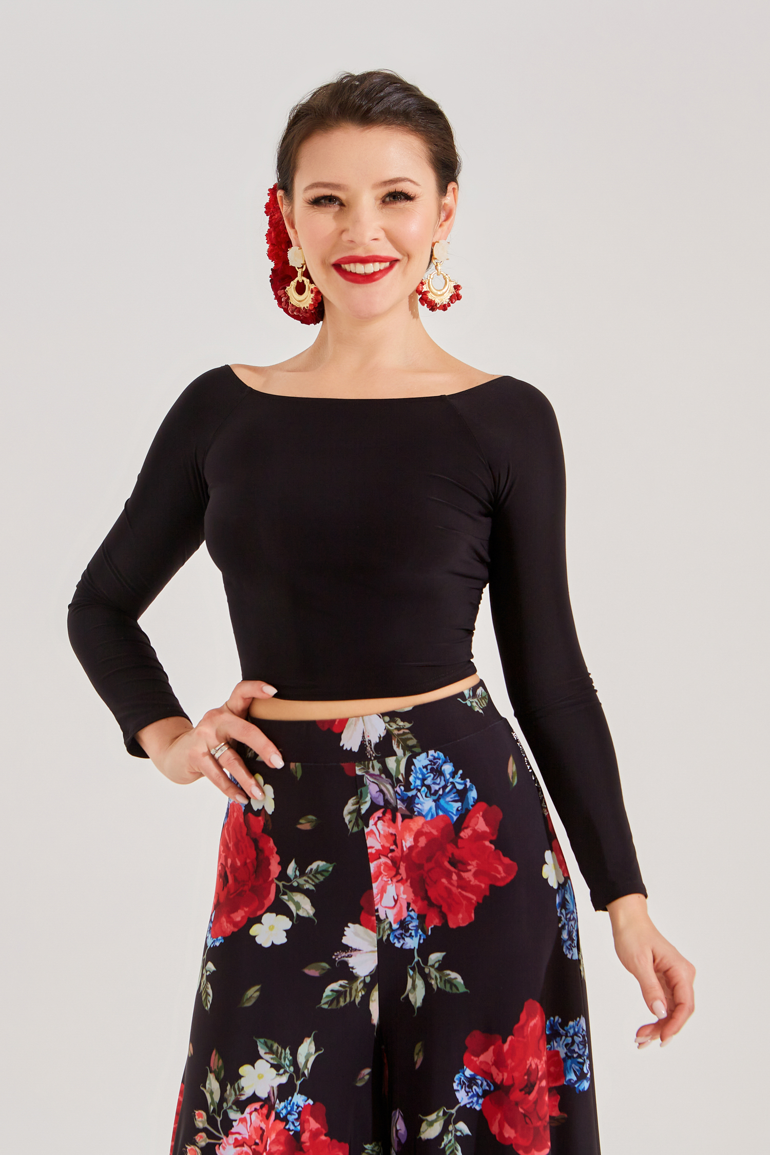 Блузка с заниженной линией плеча (черный)