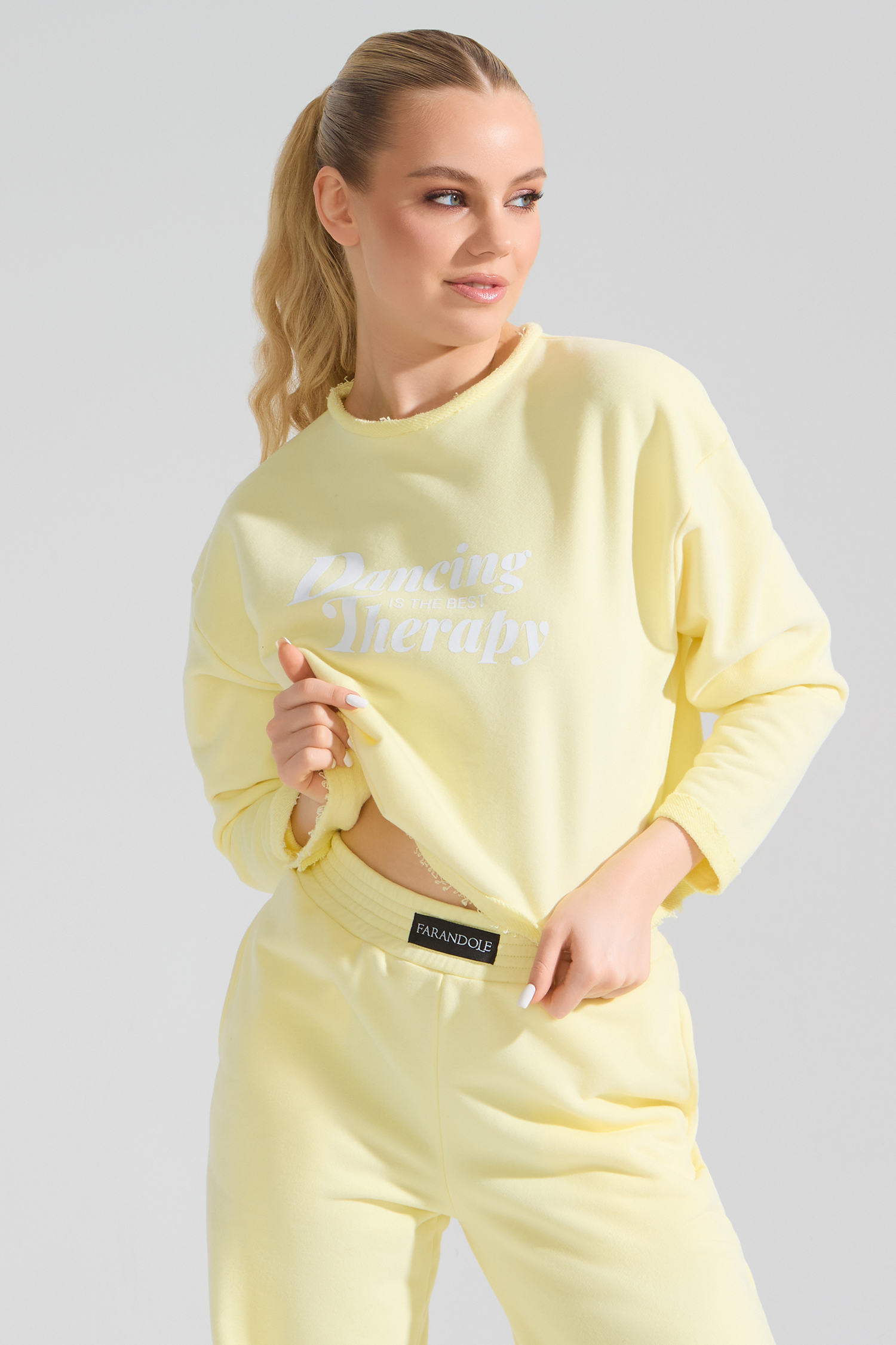 Свитшот короткий "Dancing is the best Therapy" (лимонный)
