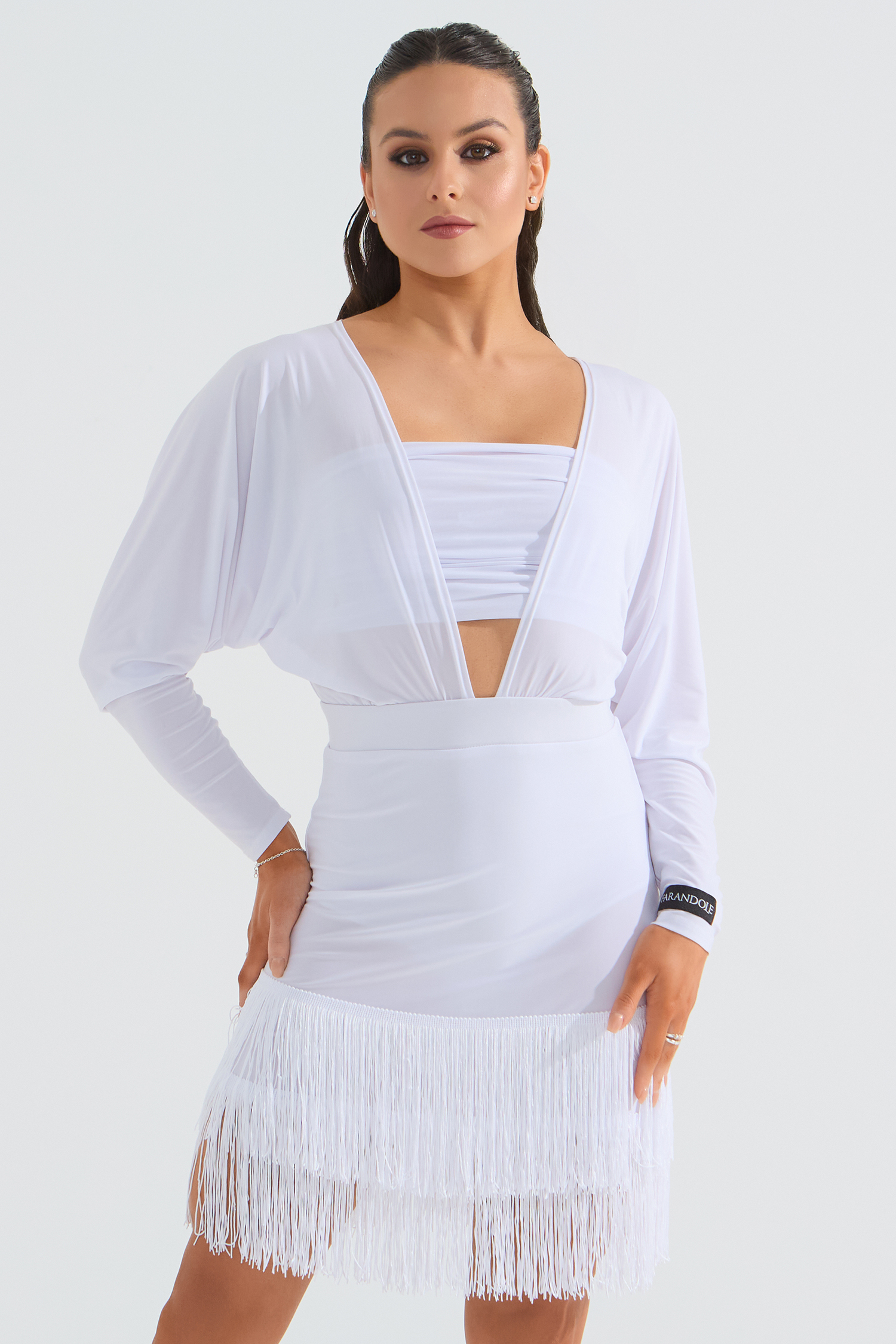 Платье с бахромой и широкими рукавами