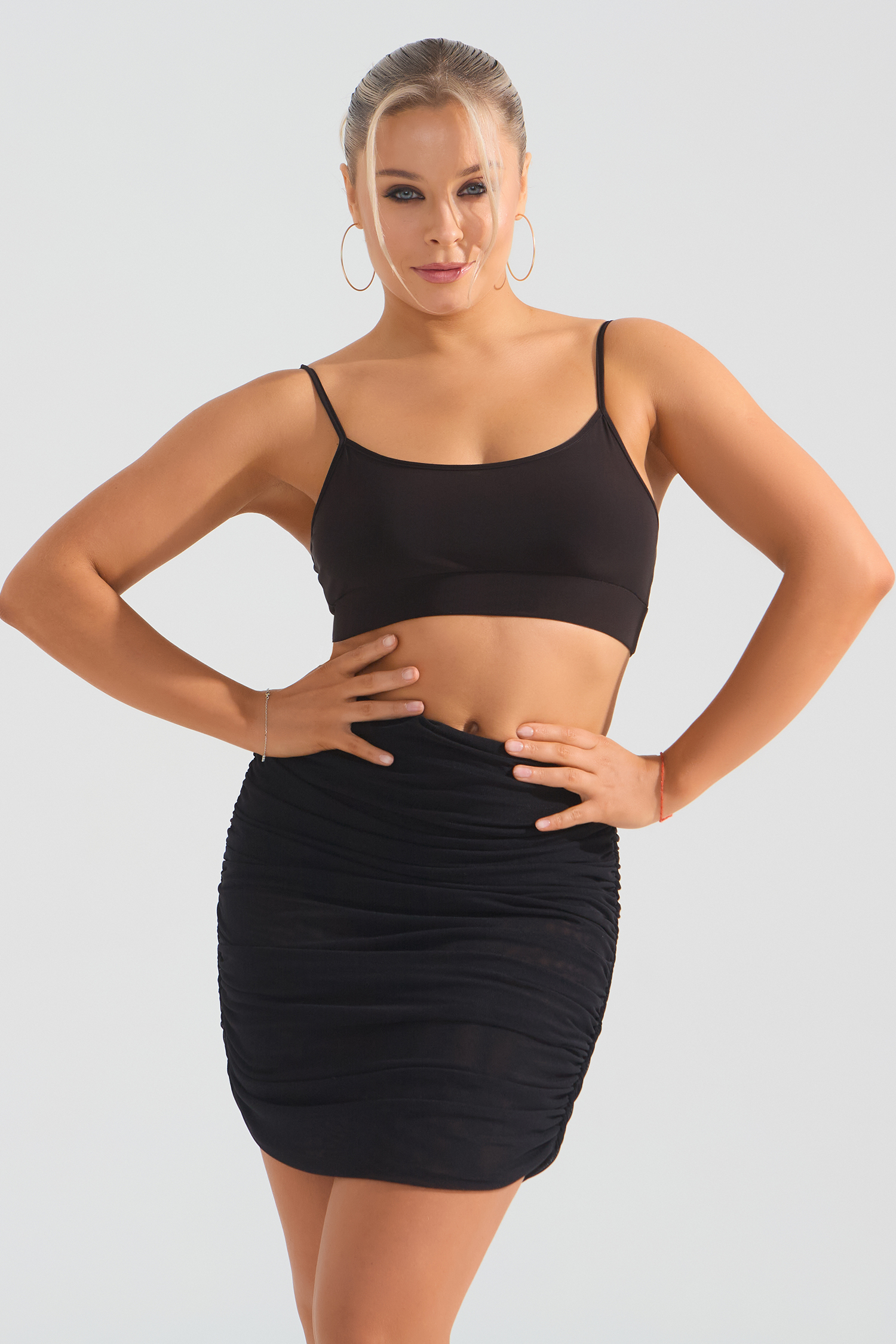 Топ на тонких бретелях