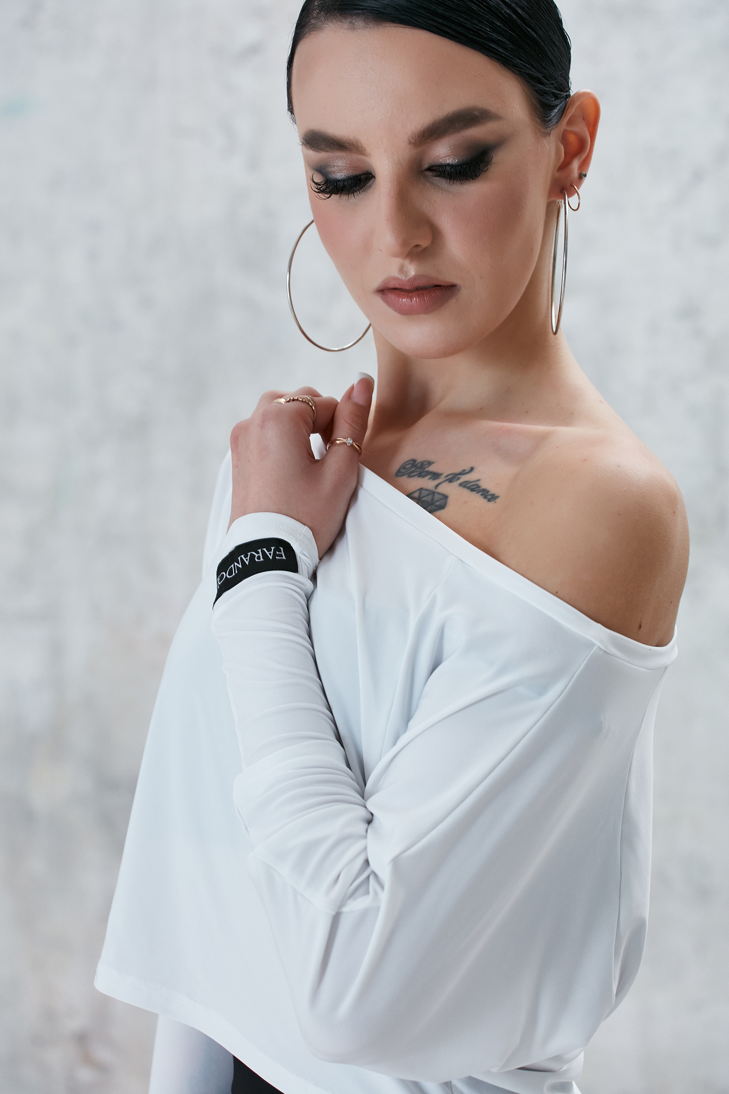 Блузка летучая мышь укороченная белая